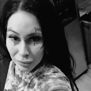 Meet your Posher, Caroline